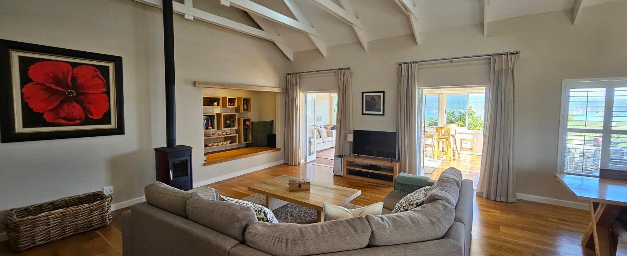 Bayview Sunset On Thessen! Large One Bedroom Unit With King Bed And Sofa Bed Apartment *