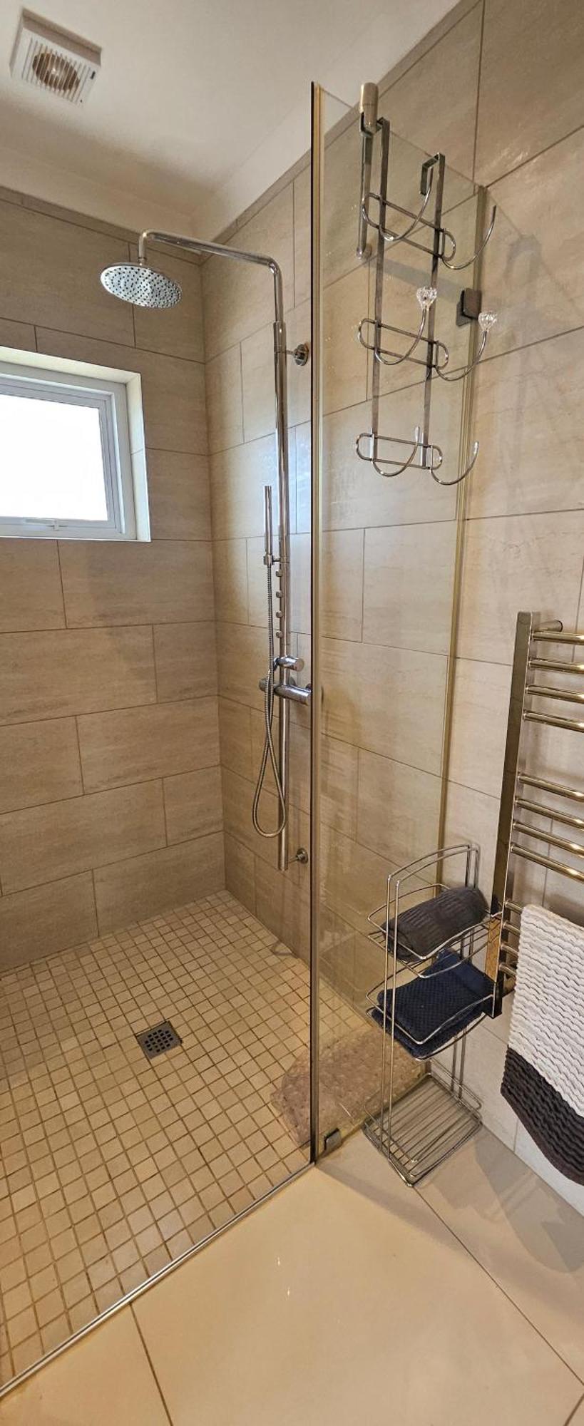 Bayview Sunset On Thessen! Large One Bedroom Unit With King Bed And Sofa Bed