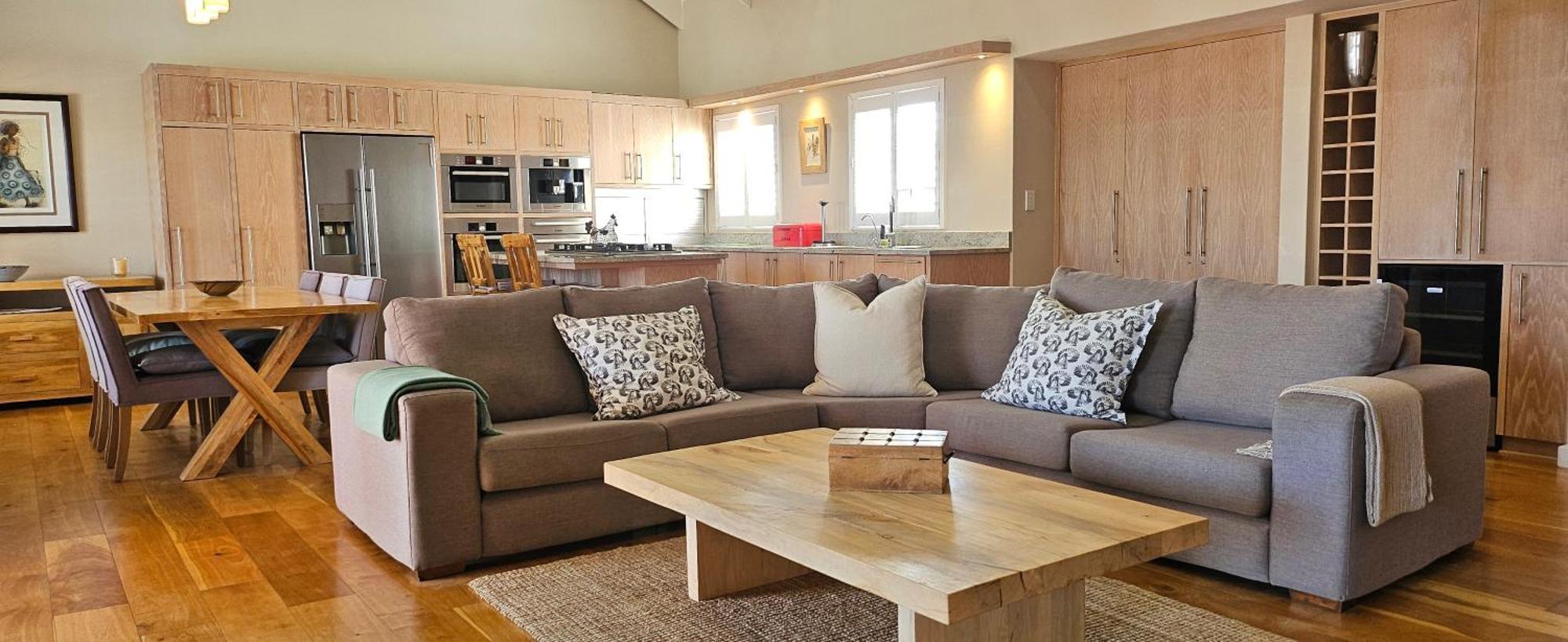 Bayview Sunset On Thessen! Large One Bedroom Unit With King Bed And Sofa Bed Knysna