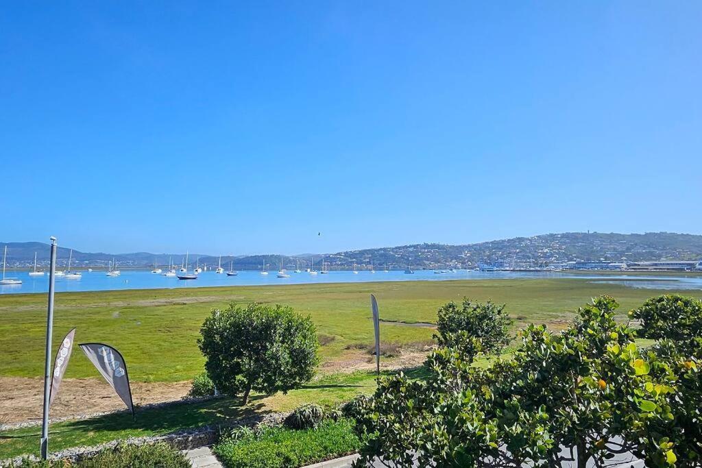 Bayview Sunset On Thessen! Large One Bedroom Unit With King Bed And Sofa Bed Apartment *