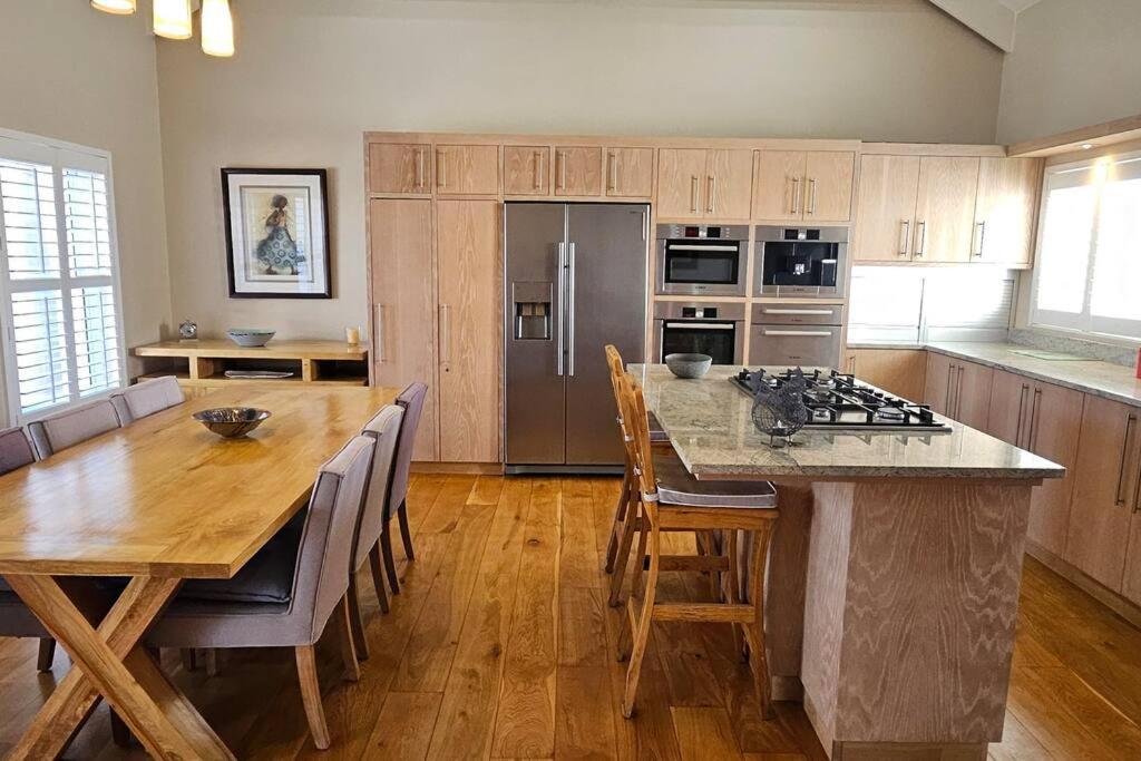 Bayview Sunset On Thessen! Large One Bedroom Unit With King Bed And Sofa Bed * Knysna