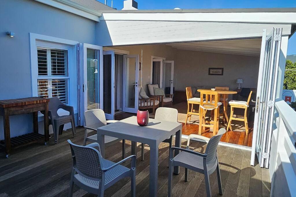 Bayview Sunset On Thessen! Large One Bedroom Unit With King Bed And Sofa Bed Apartment