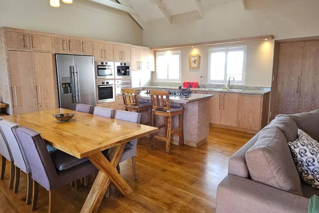 Bayview Sunset On Thessen! Large One Bedroom Unit With King Bed And Sofa Bed Knysna